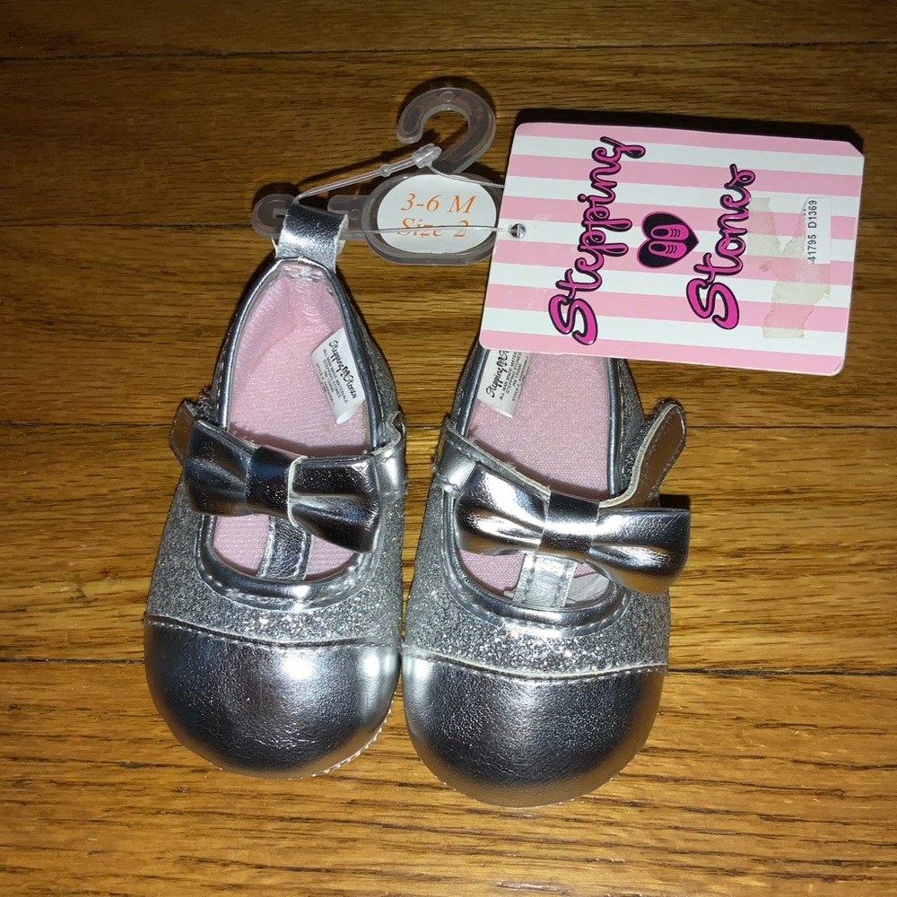 METALLIC SILVER BOW GLITTER BABYGIRL SHOES SIZE 2